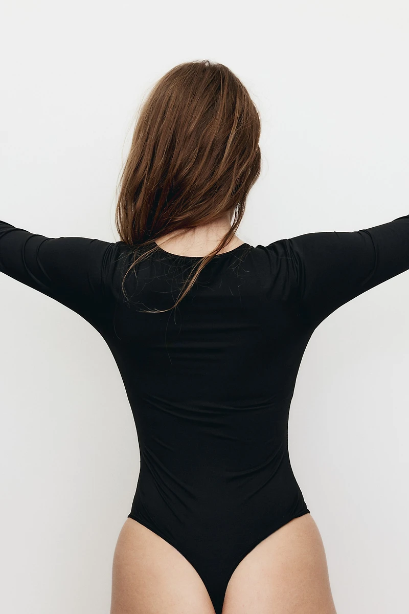 Maillot Tanga en microfibre à bonnets coussinés