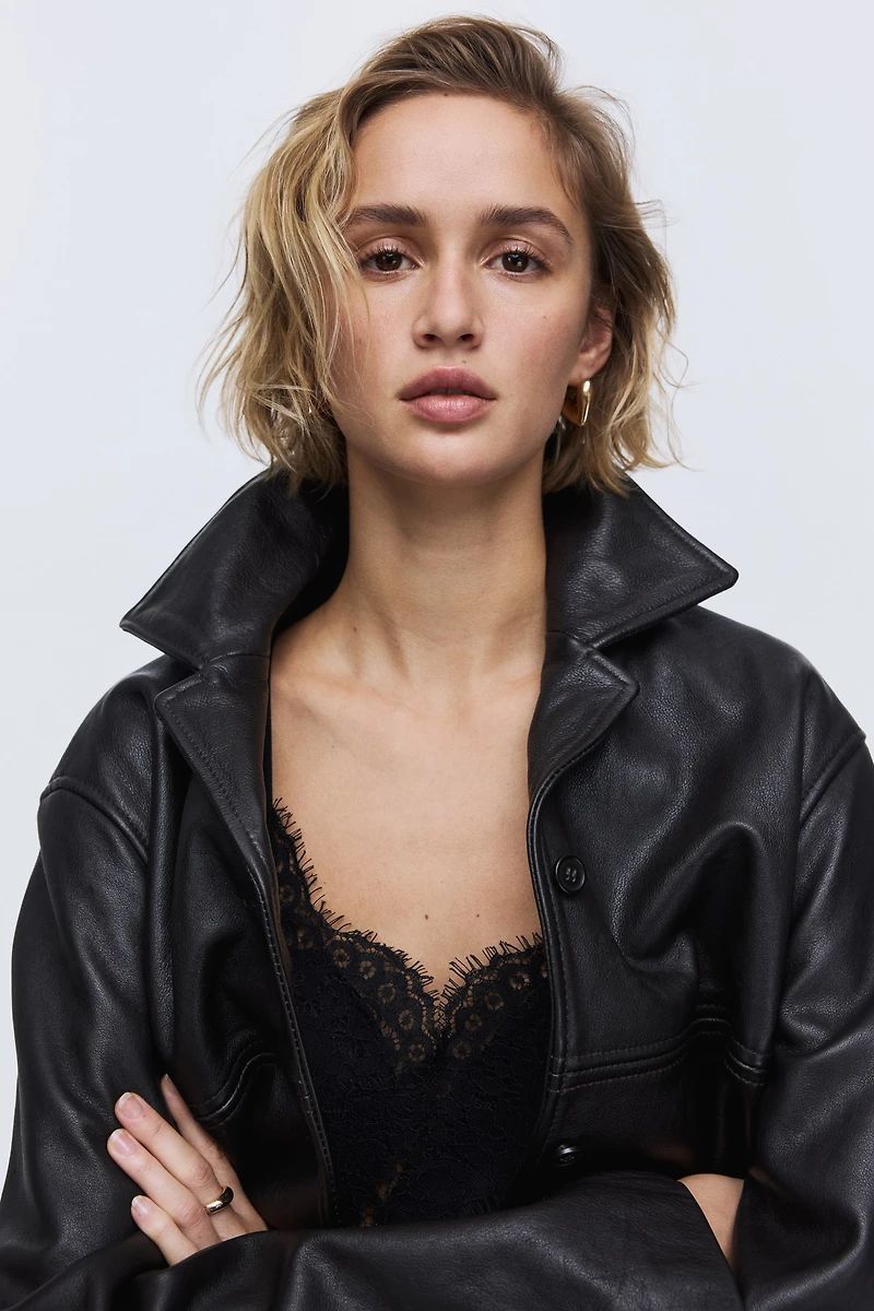 Haut à bretelles fines avec dentelle