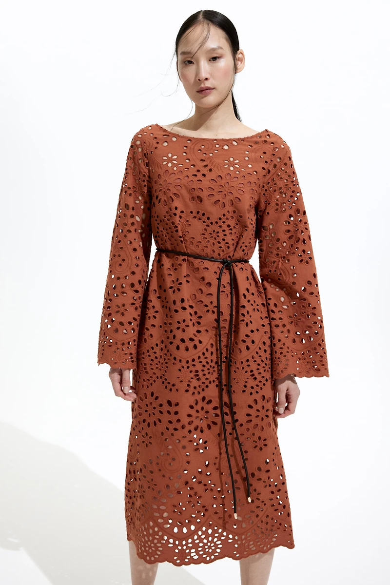 Robe en broderie anglaise