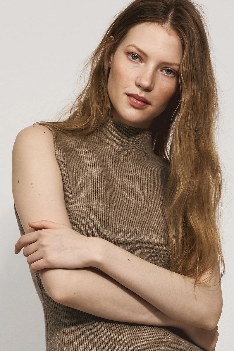 Robe en tricot avec col cheminée