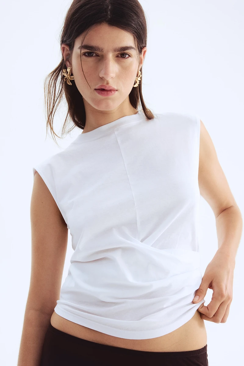Haut à effet drapé