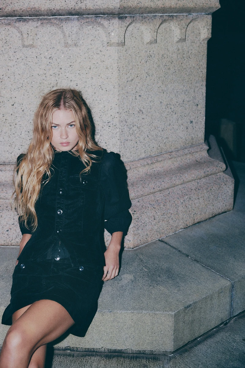 Minijupe avec boutons à strass