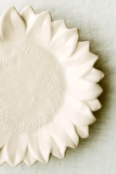 Sunflower-Shaped Medium-Sized Plate