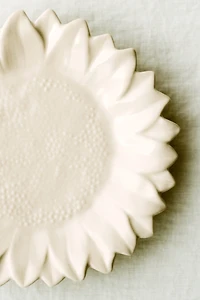 Sunflower-Shaped Medium-Sized Plate