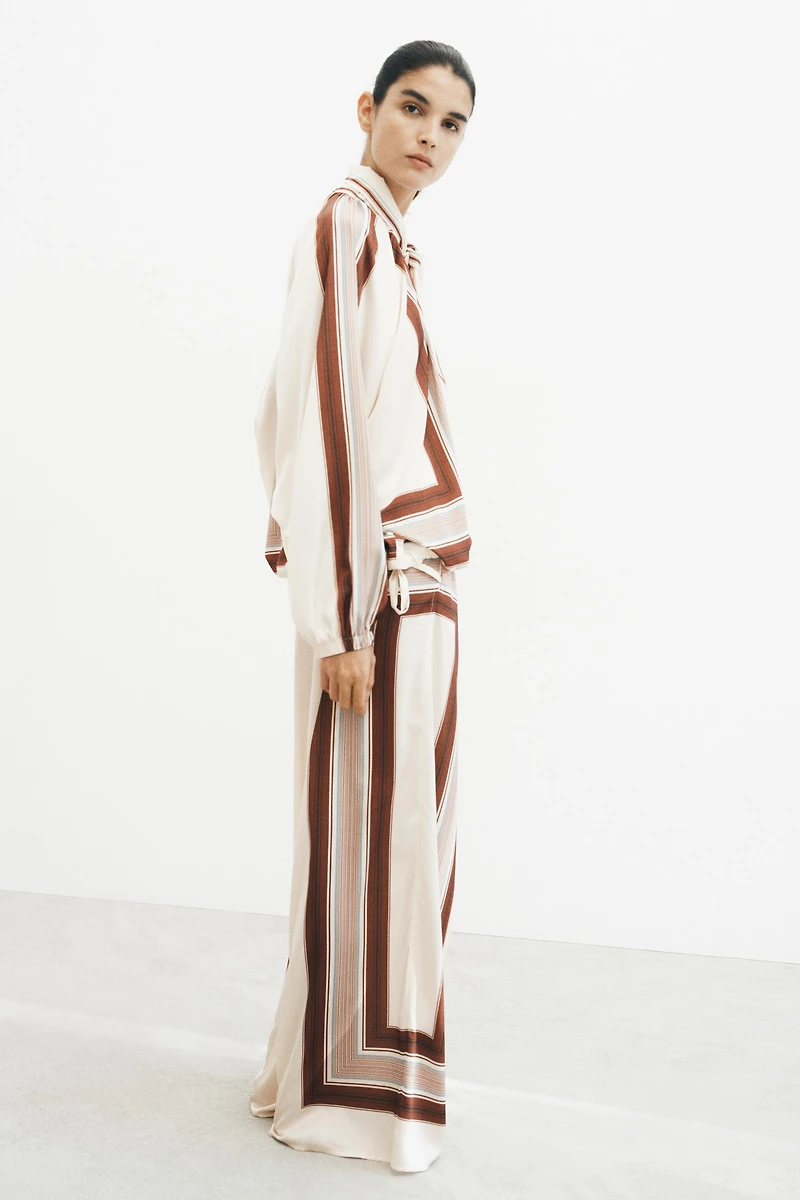 Pantalon à cordon en satin