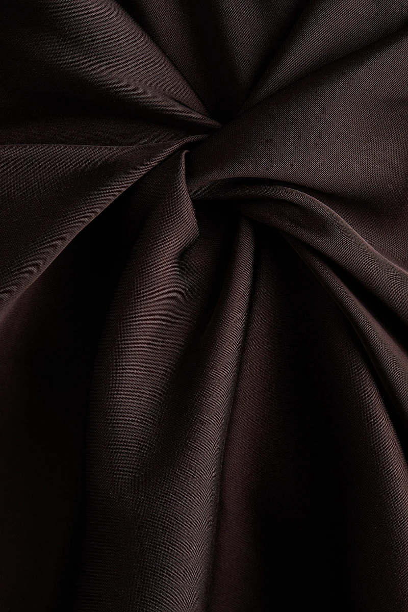 Robe à manches bouffantes en satin