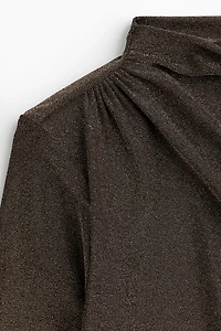 Minirobe à épaulettes