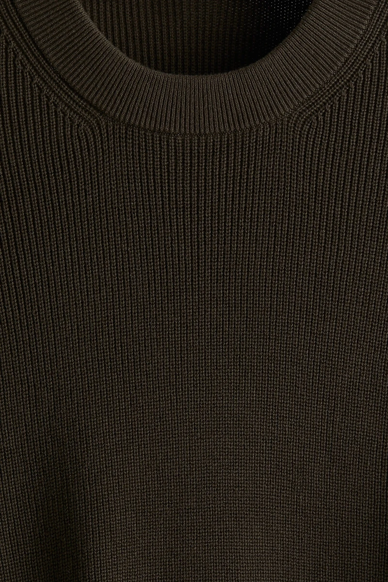 Chandail classique en tricot côtelé