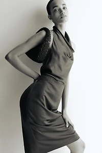 Robe à dos nu en satin