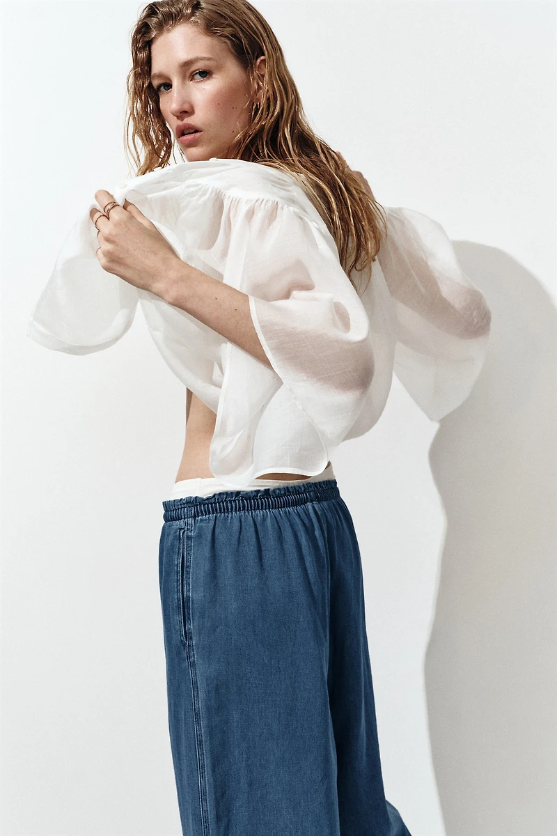 Pantalon taille froncée avec ceinture à nouer