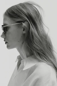 Lunettes de soleil en forme d'yeux de chat