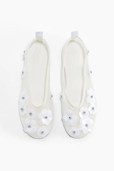 Ballerines en filet avec appliqués