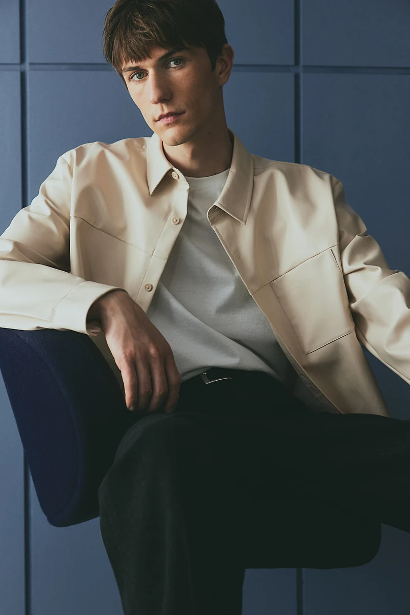 Chemise coupe classique en tissu enduit