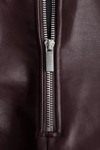 Minijupe en tissu enduit