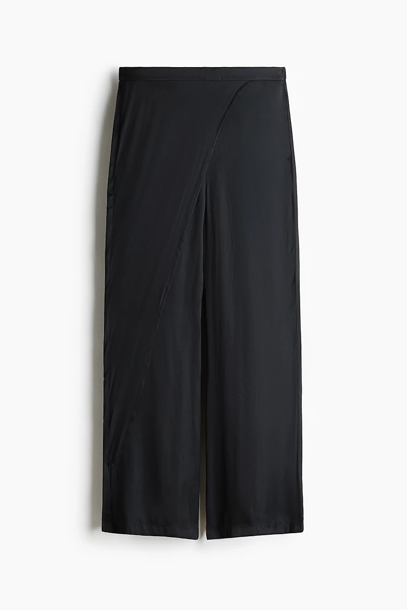 Pantalon en satin avec détail croisé