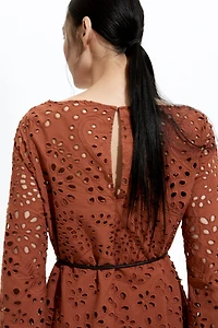 Robe en broderie anglaise