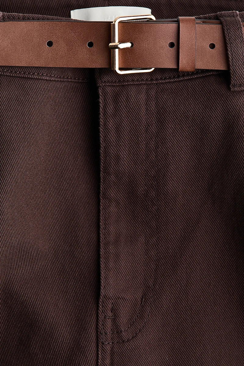 Pantalon large en sergé avec ceinture