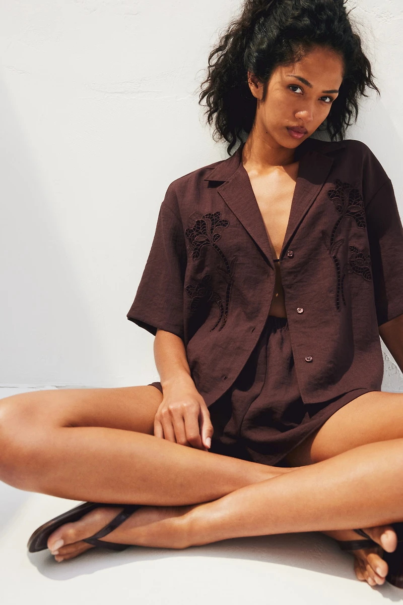 Chemise avec broderie anglaise