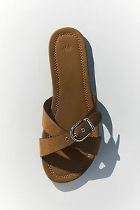 Crossover-strap sandals