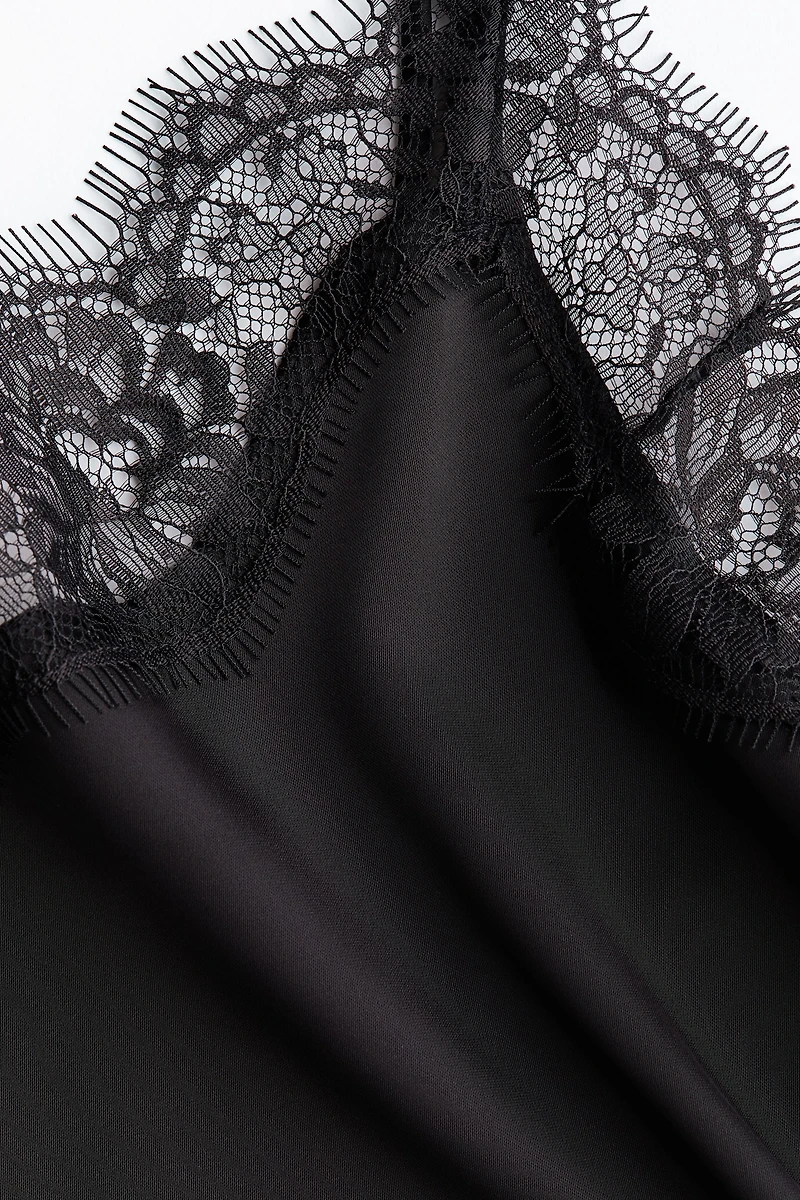 Haut à bretelles fines avec dentelle