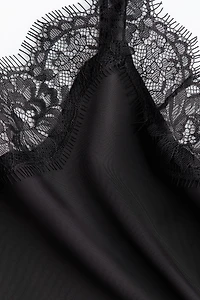 Haut à bretelles fines avec dentelle