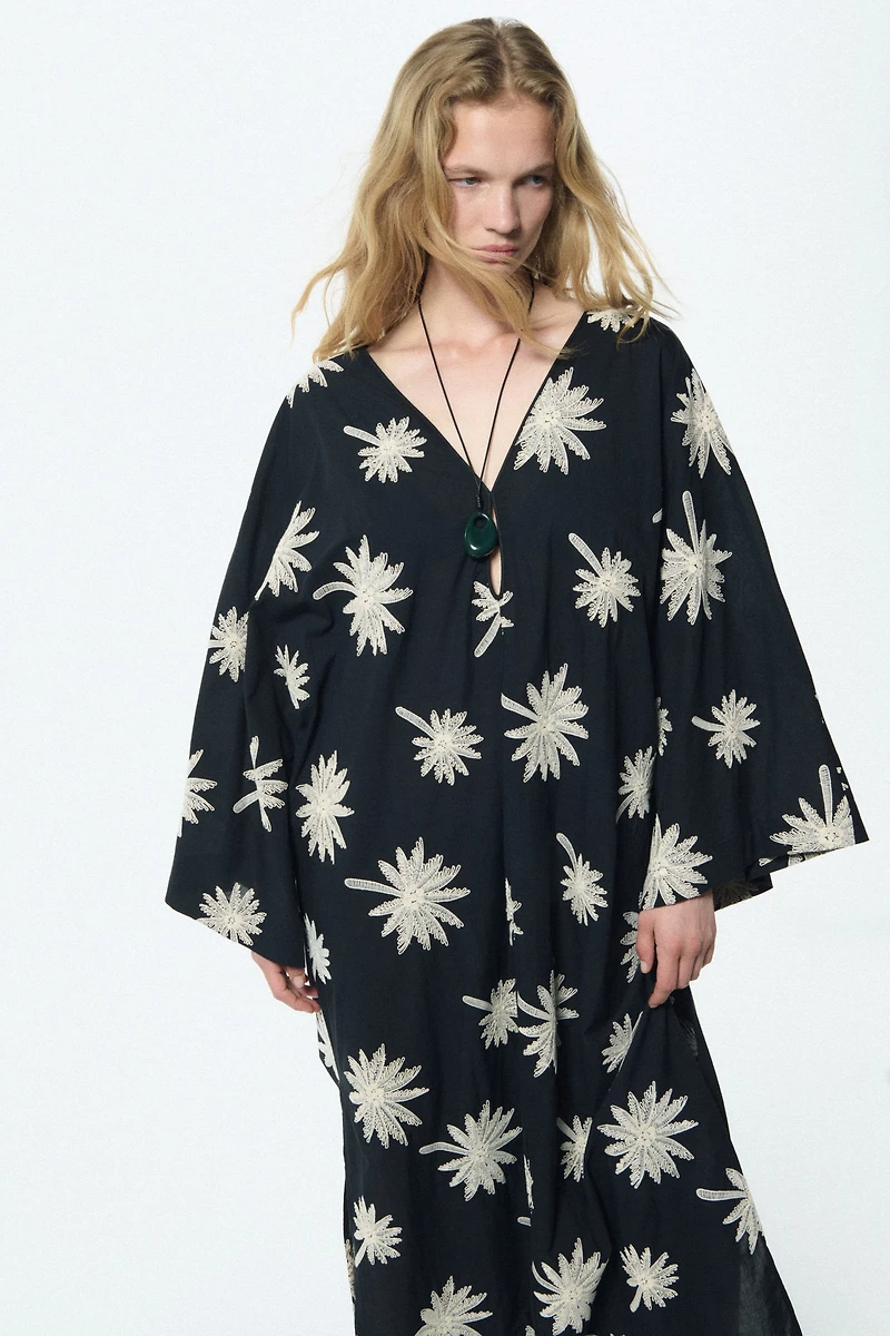 Robe cafetan brodée
