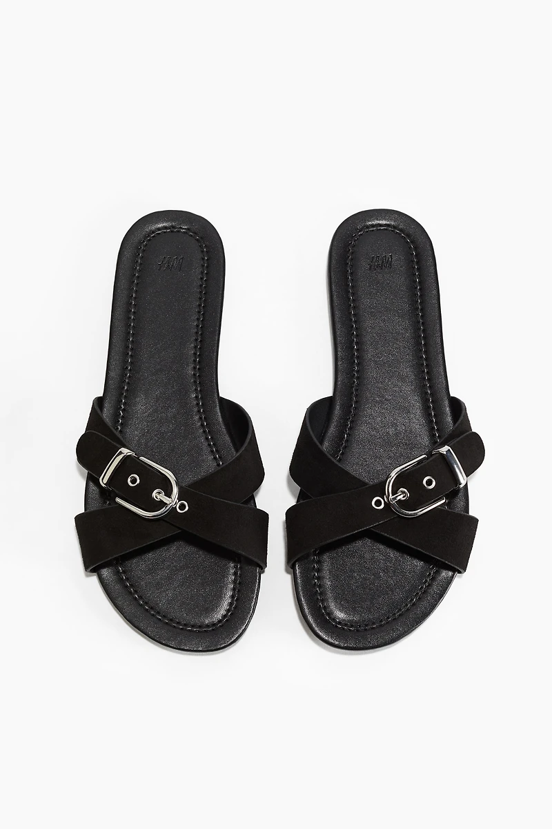 Crossover-strap sandals