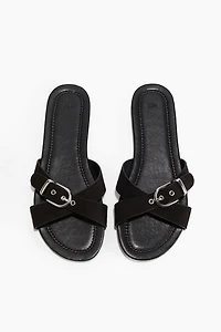 Crossover-strap sandals