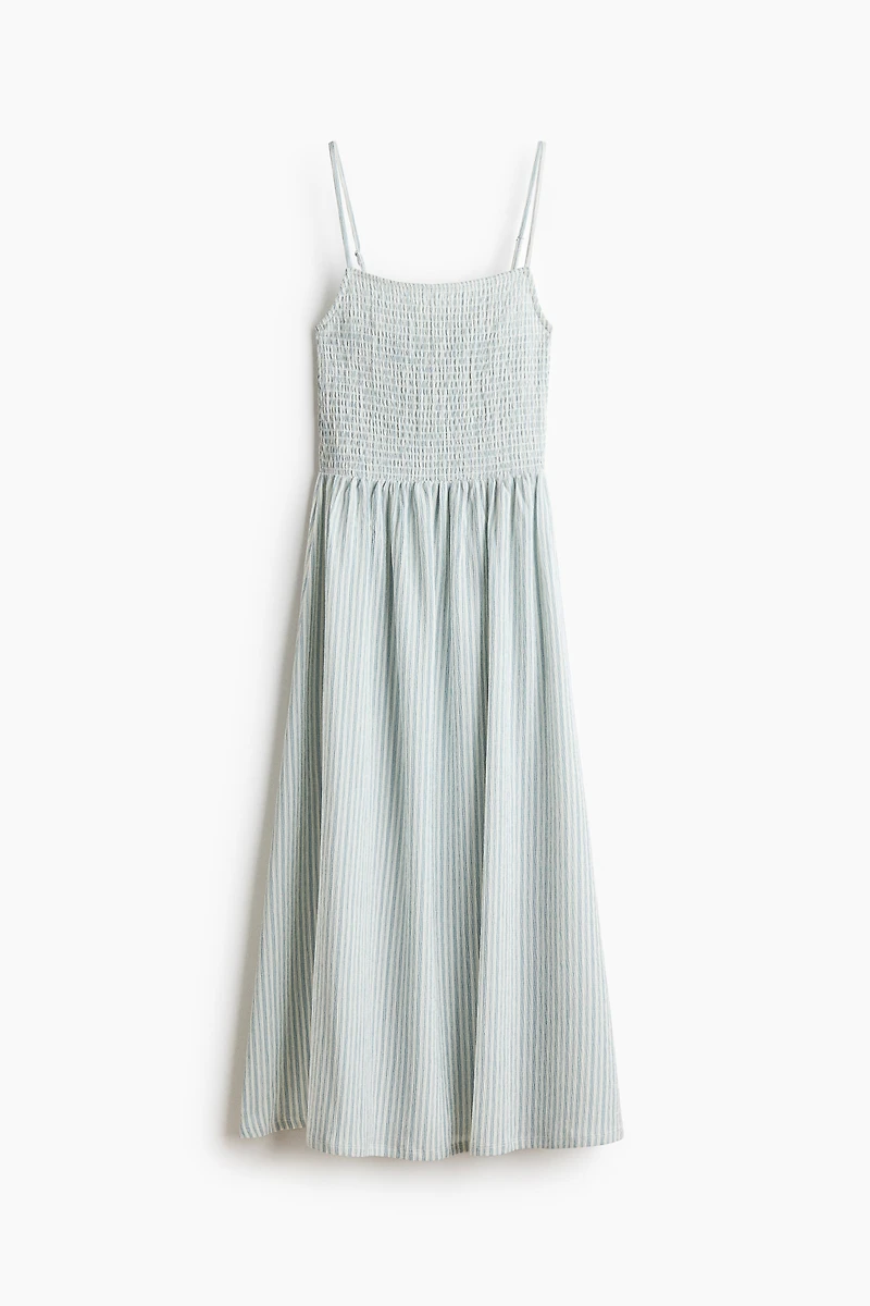 Robe smockée avec bretelles fines