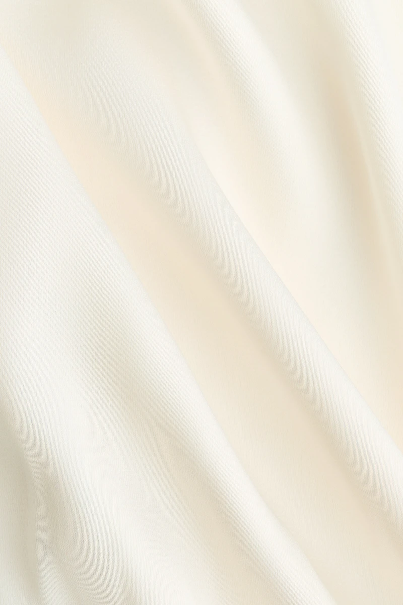 Robe en satin à effet drapé