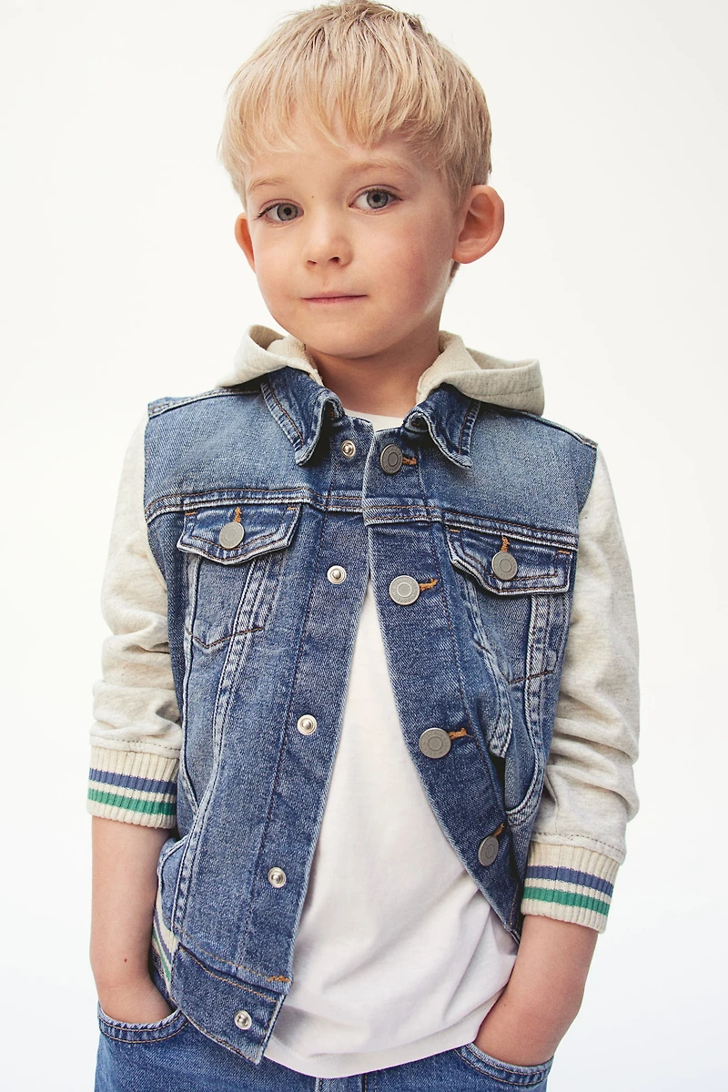 Veste en denim avec capuchon