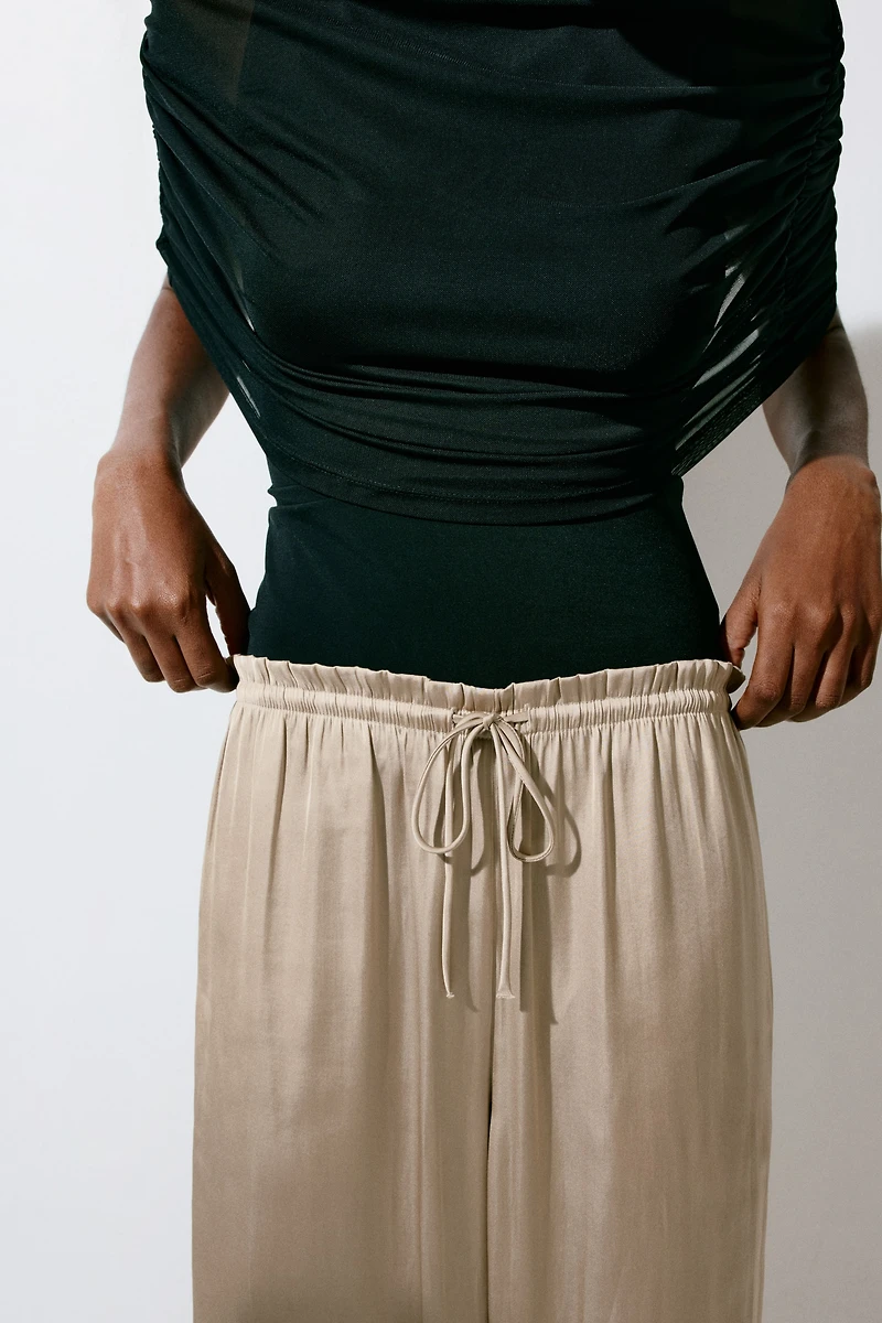 Pantalon à cordon en satin