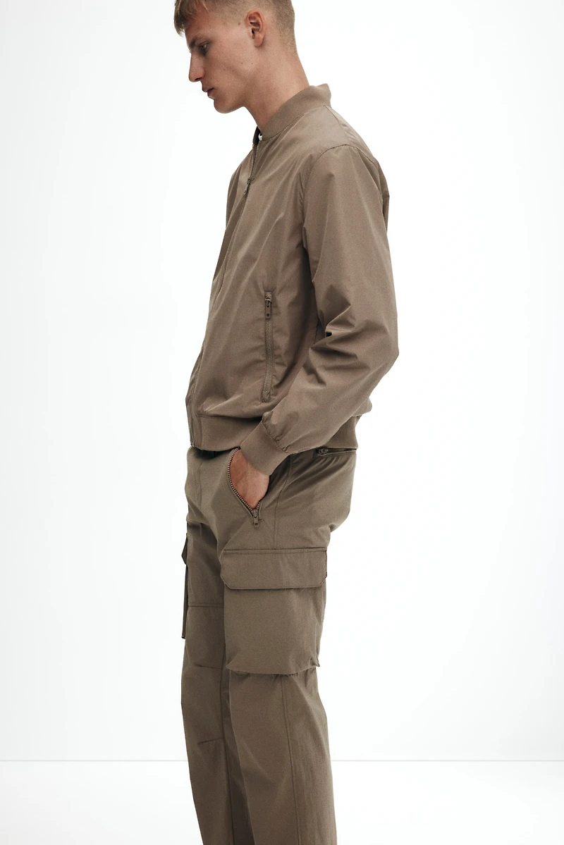 Pantalon cargo coupe classique en nylon