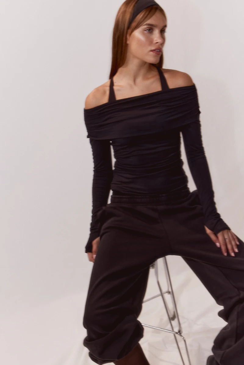 Haut de sport à épaules dénudées