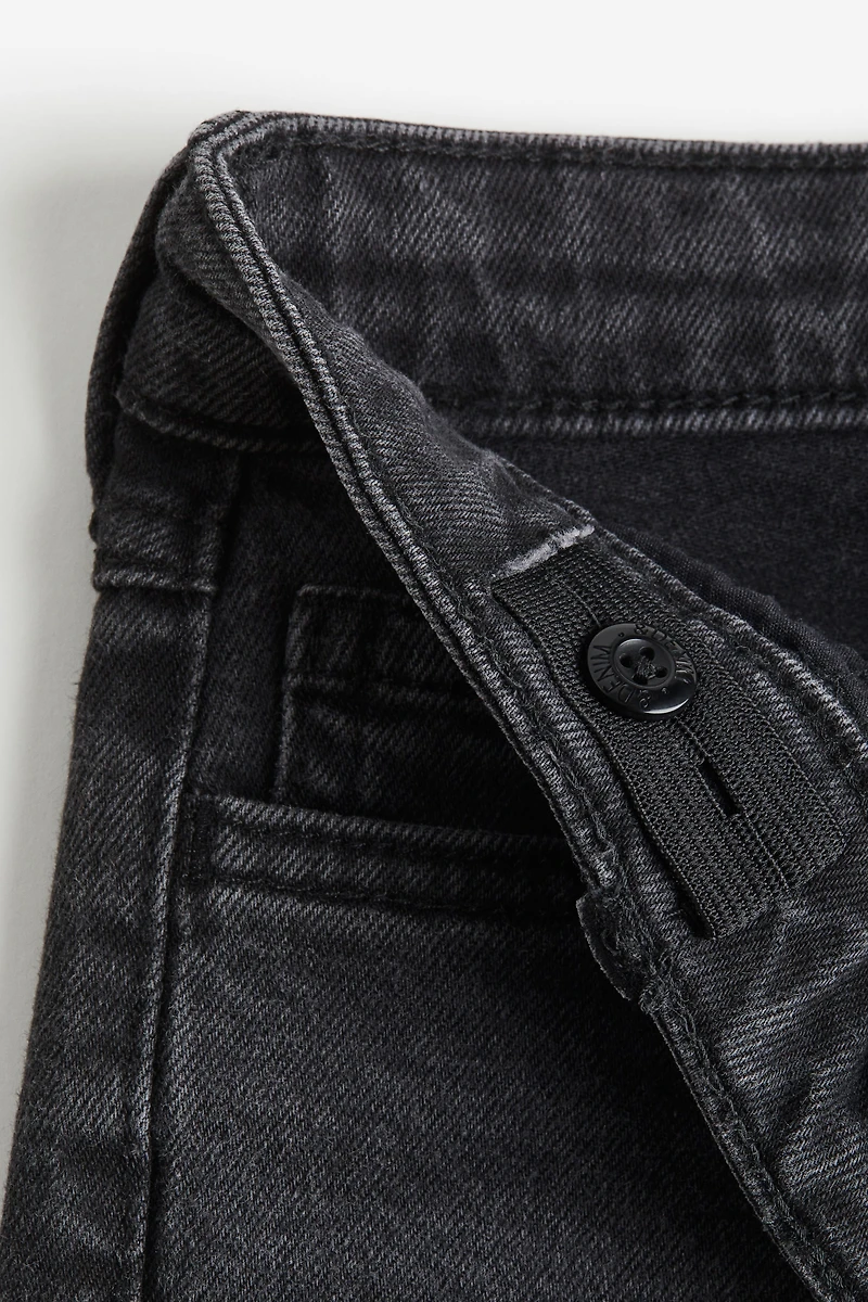 Relaxed Tapered Fit Jeans