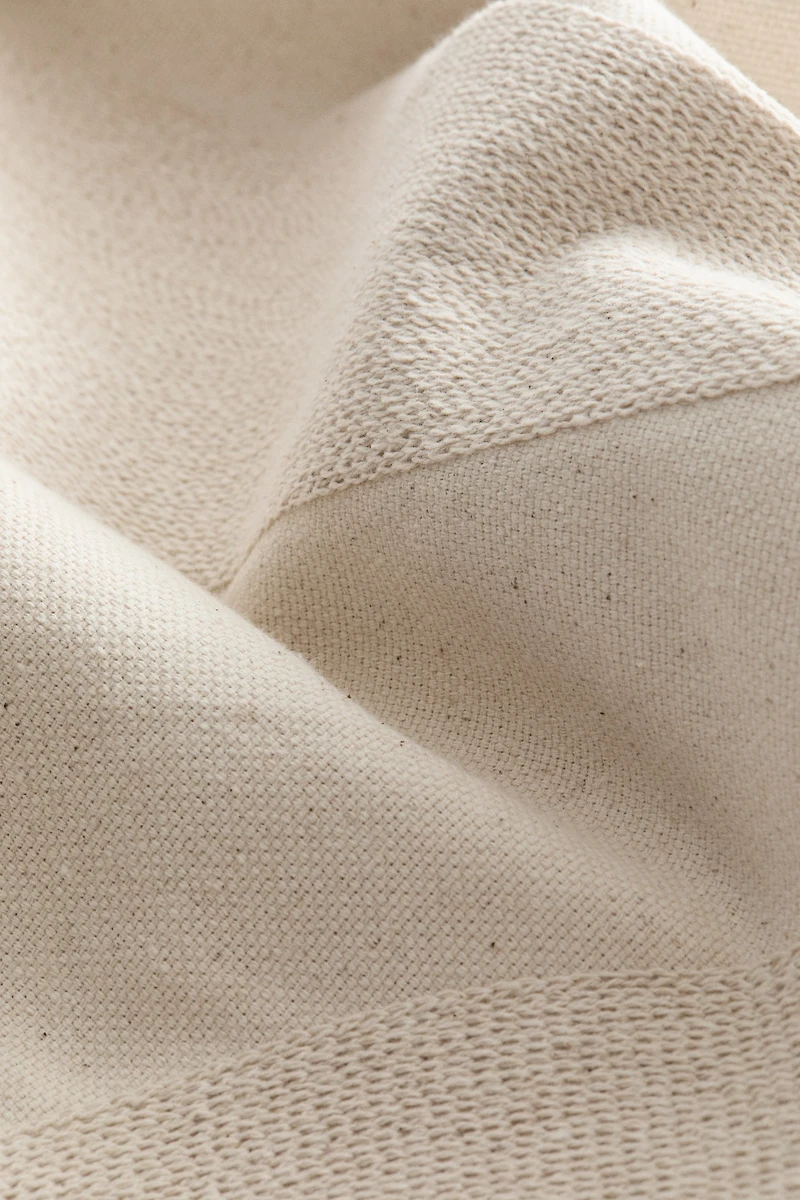 Housse de coussin brodée