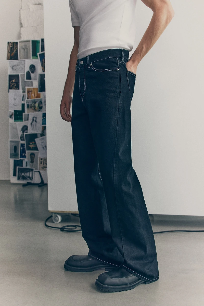 Loose-Fit Twisted Jeans