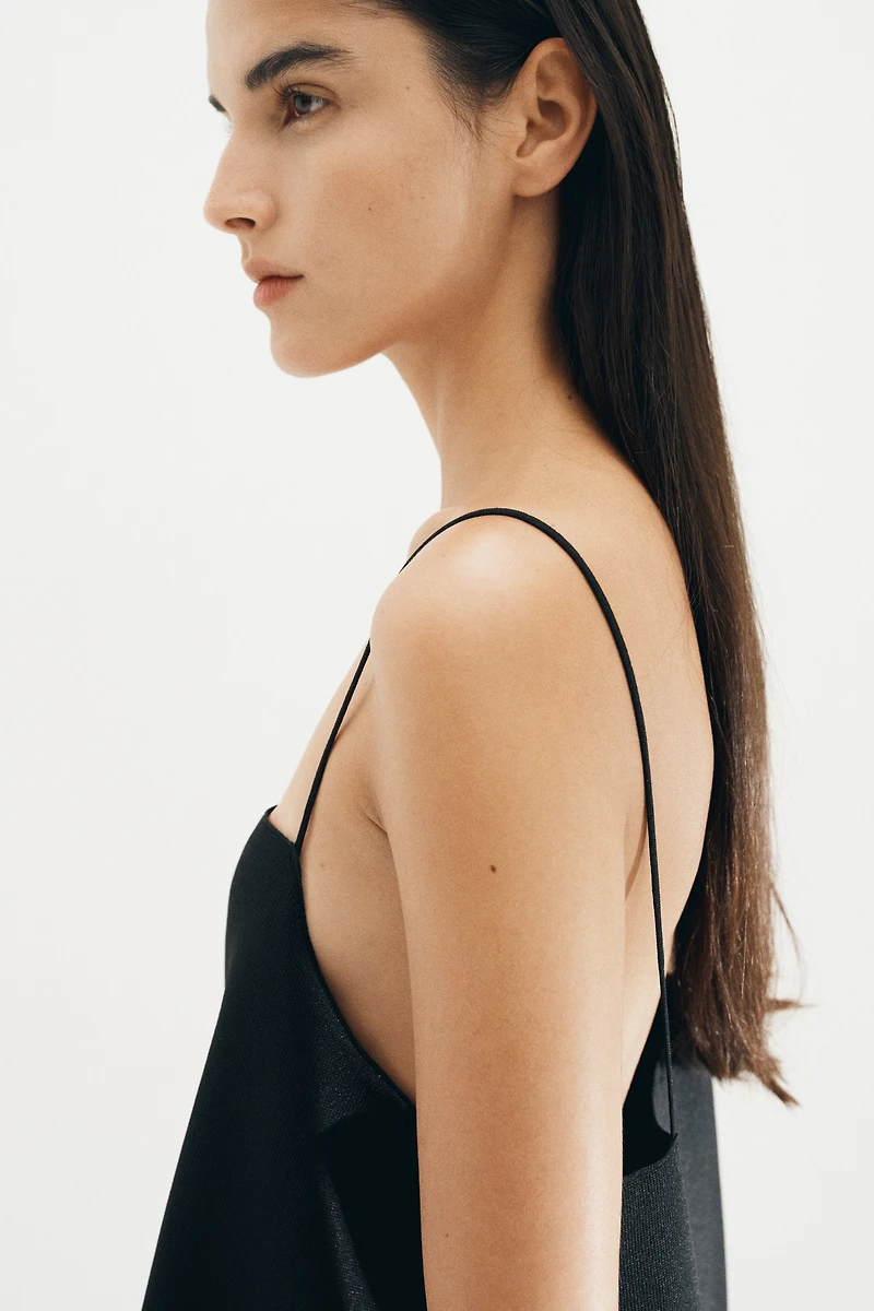 Haut en fin tricot à bretelles fines