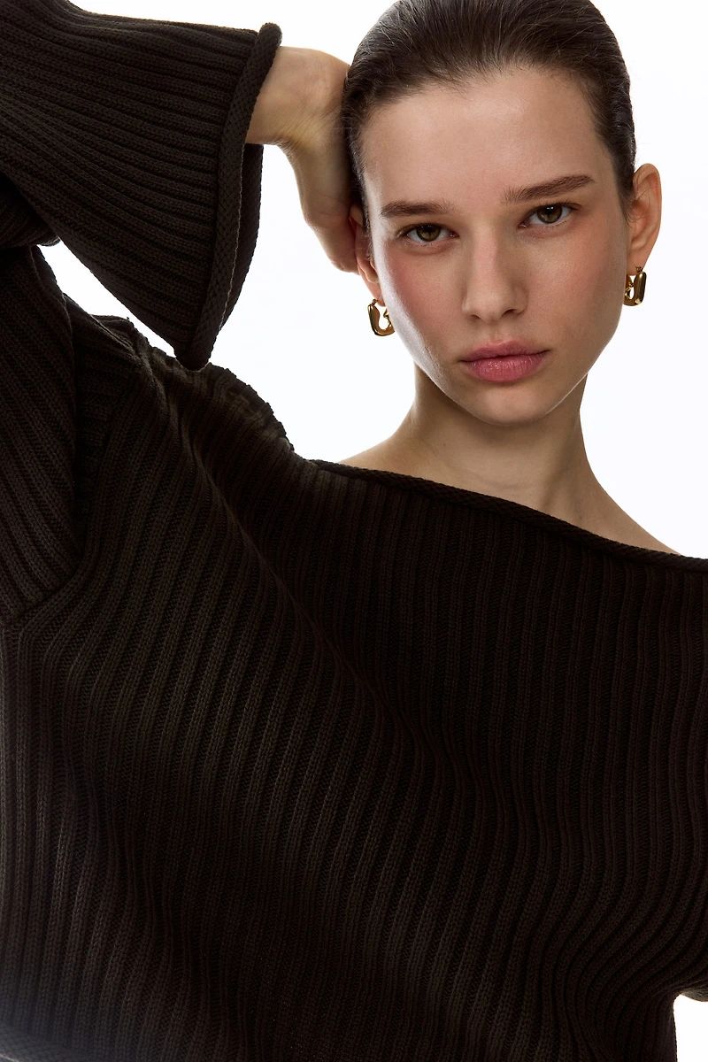 Chandail en tricot côtelé avec encolure bateau