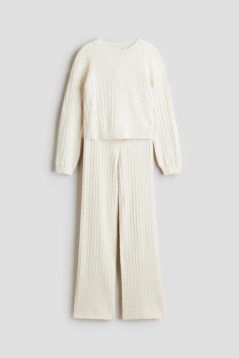 2-Piece Cable-Knit Set