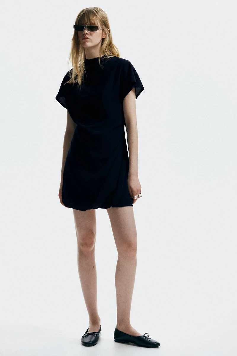 Robe à effet drapé col cheminée