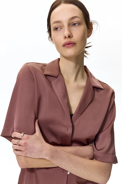 Chemise en satin avec col cubain