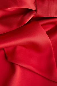 Robe asymétrique avec boucle