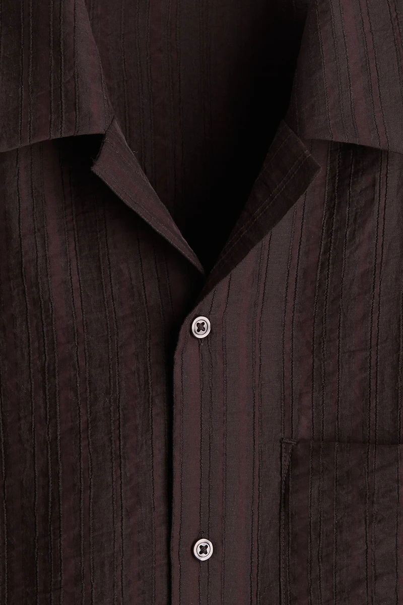 Chemise texturée coupe classique à col cubain