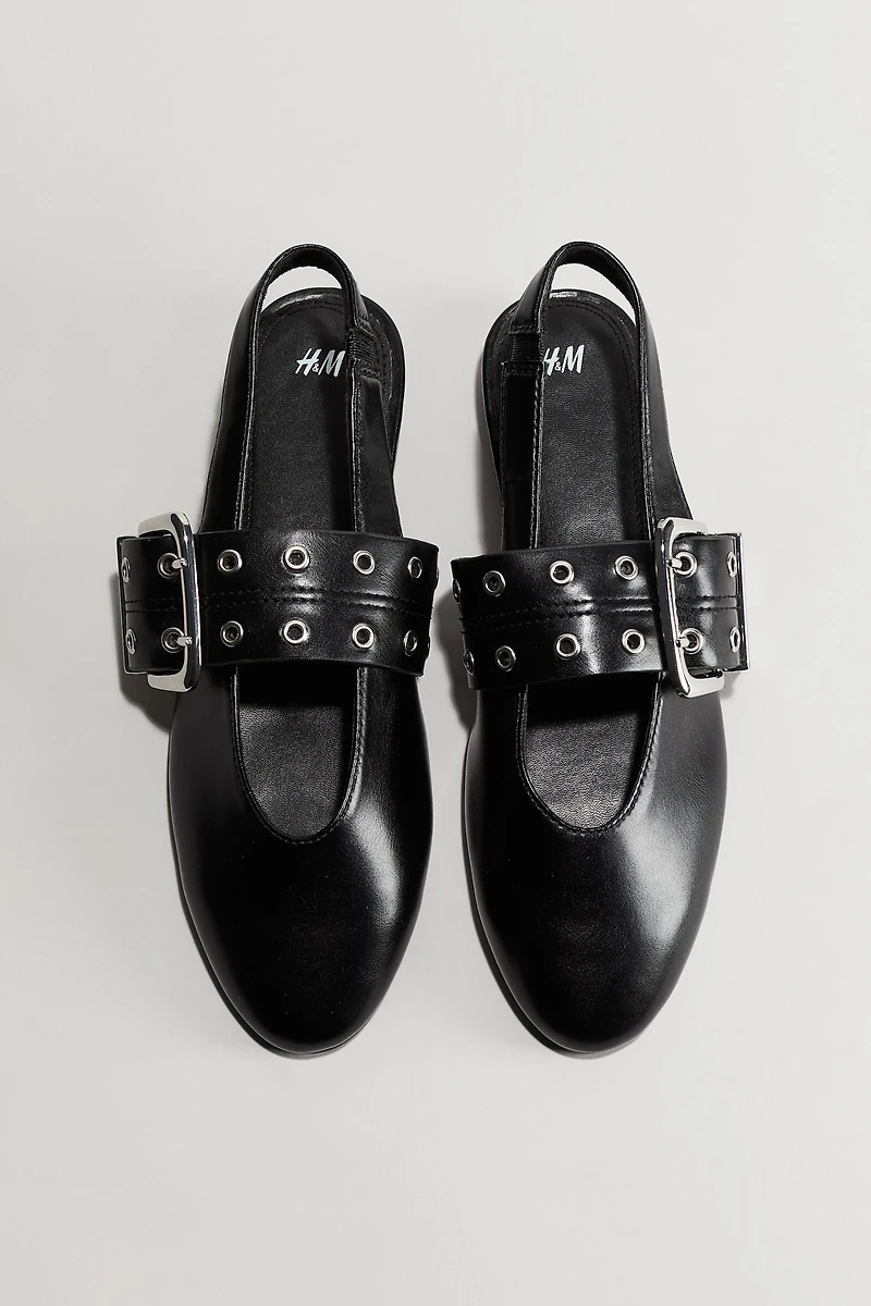 Chaussures à bride arrière avec boucle