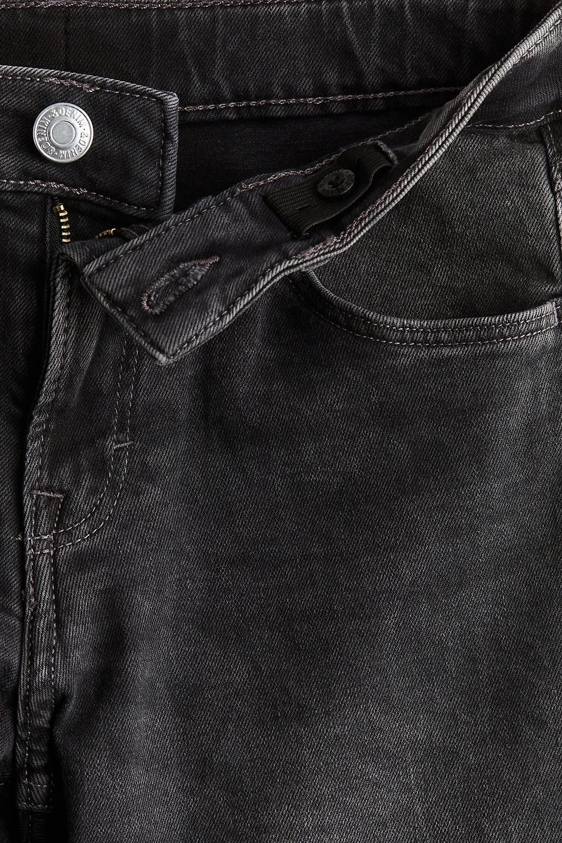 Relaxed Tapered Fit Jeans