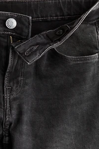 Relaxed Tapered Fit Jeans