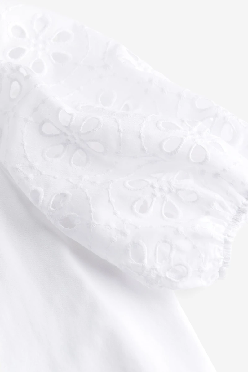 Haut avec manches en broderie anglaise