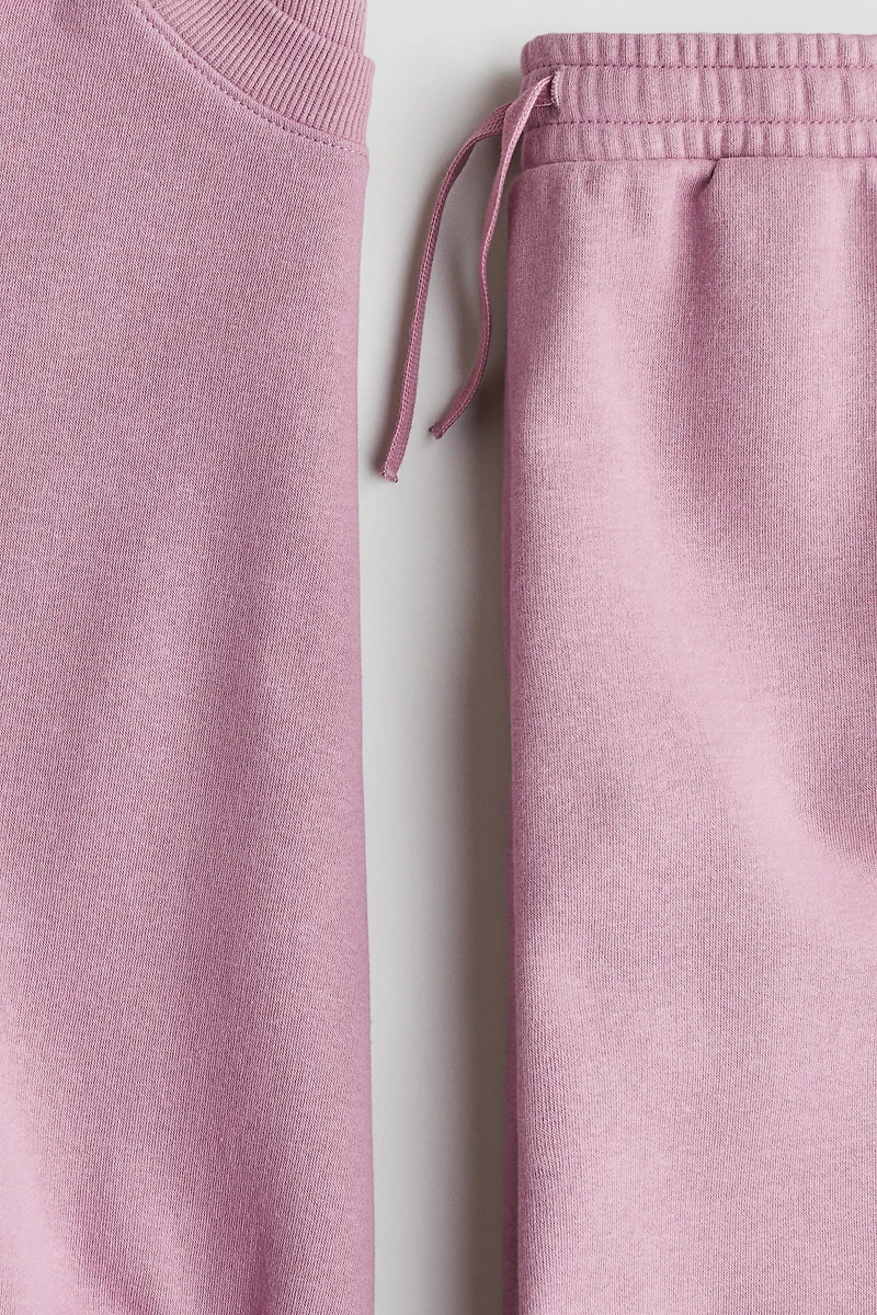 Ensemble 2 pièces avec chandail et pantalon