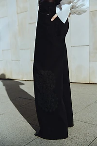 Crochet-Look-Detail Jeans